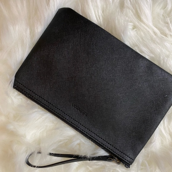 lululemon athletica Handbags - Lululemon wristlet